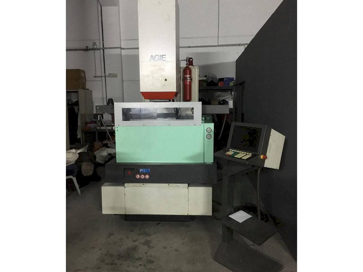 Vista frontal de la máquina AGIE Agietron Compact 3