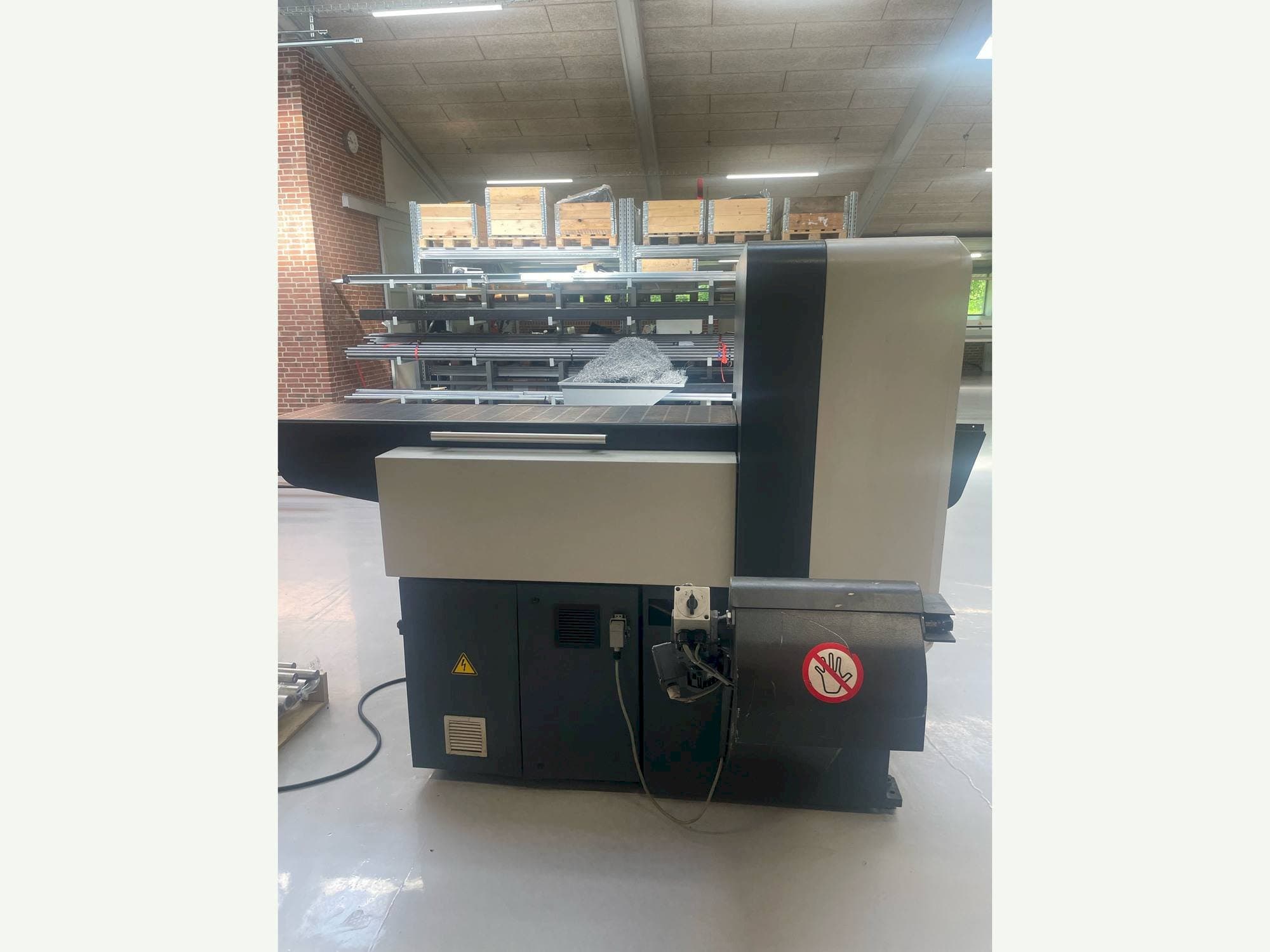 Vista frontal de la máquina KASTO Verto A2