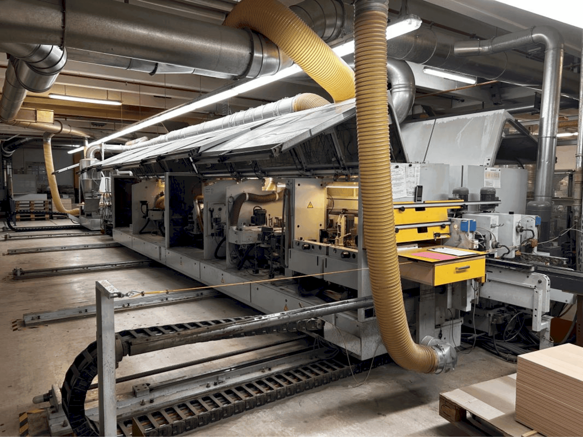 Vista frontal de la máquina HOMAG PROFI KFL20/29/QA/25