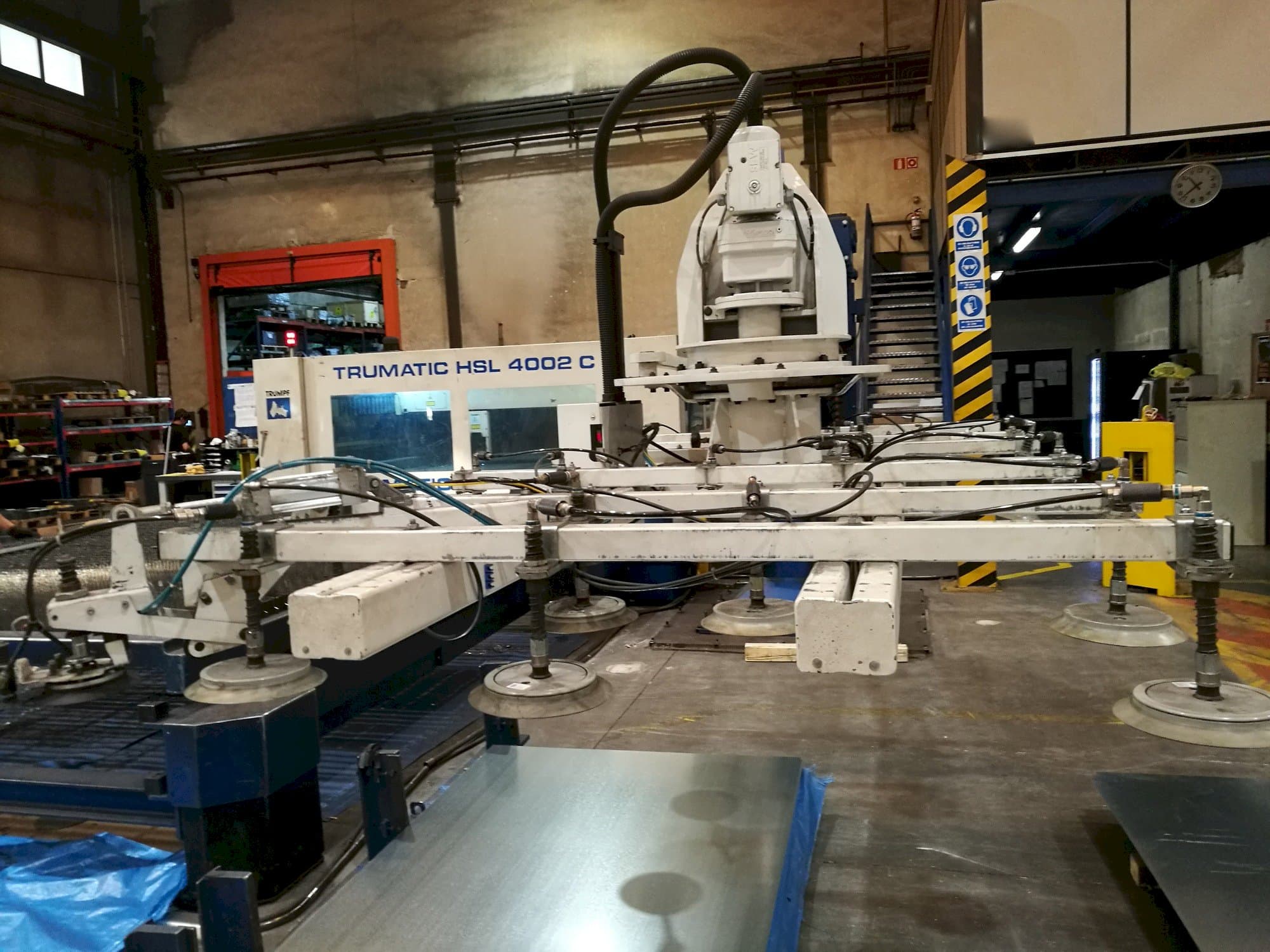 Vista frontal de la máquina Trumpf TRUMATIC HSL 4002 C