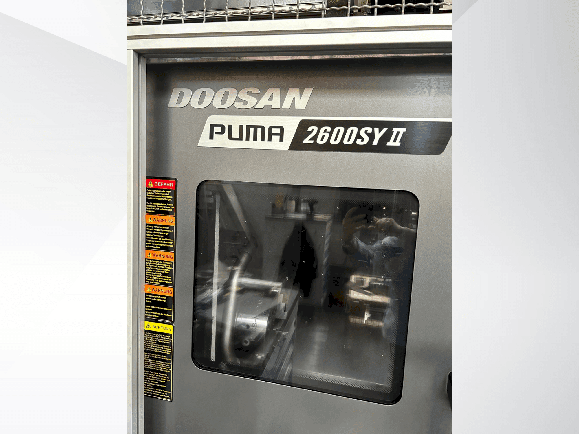 Vista frontal de la máquina DOOSAN Puma 2600 SY II