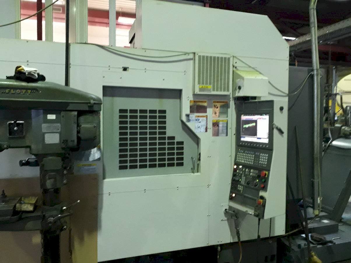 Vista frontal de la máquina Okuma ACE Center MF-46VA