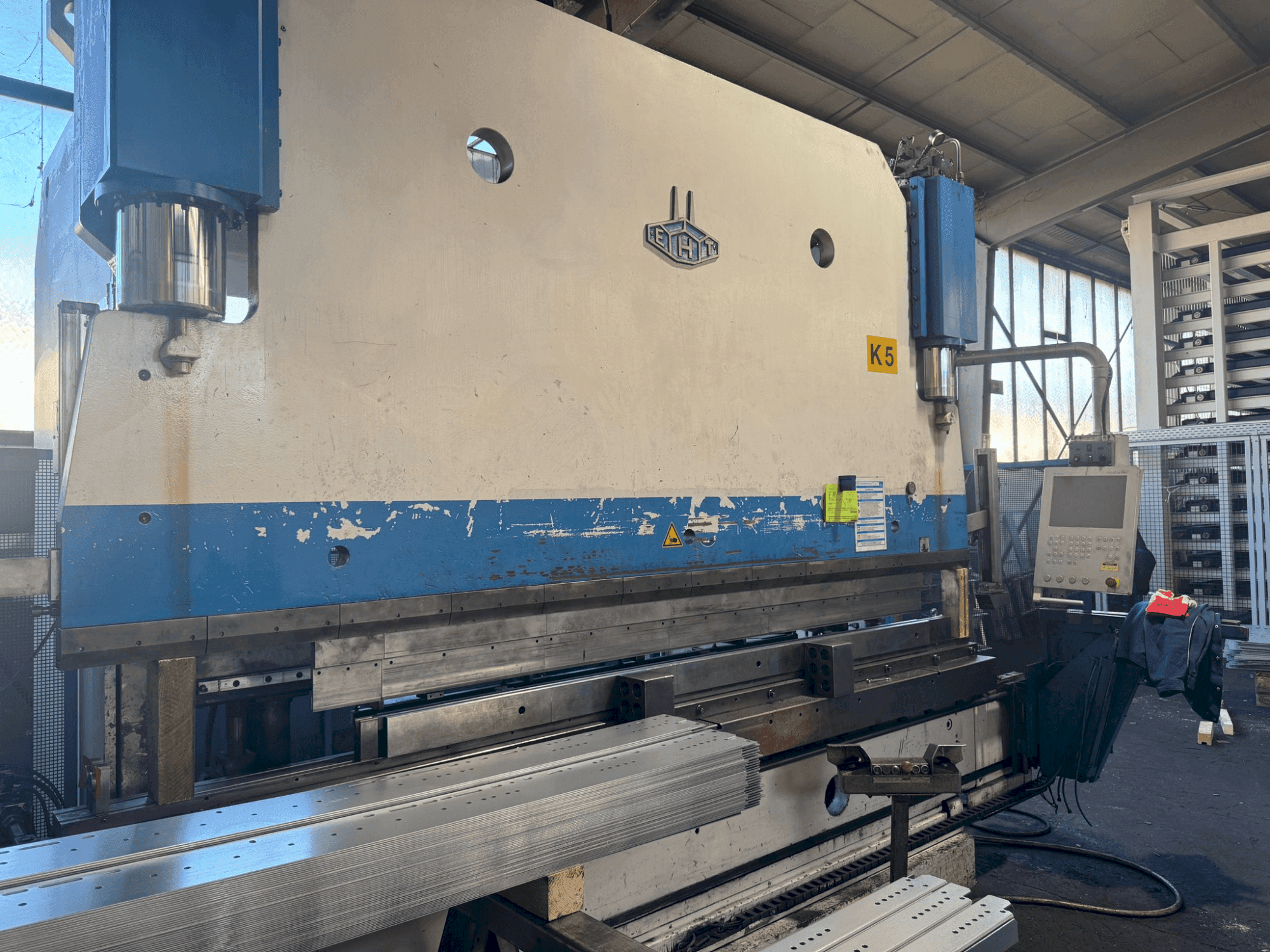 Vista frontal de la máquina EHT EHPS 20-35