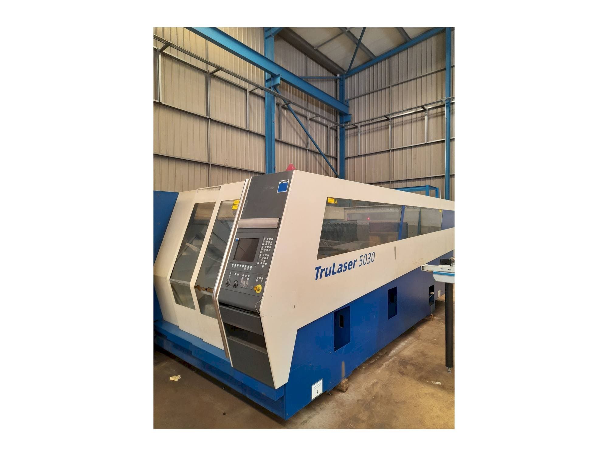 Vista frontal de la máquina Trumpf Trulaser 5030