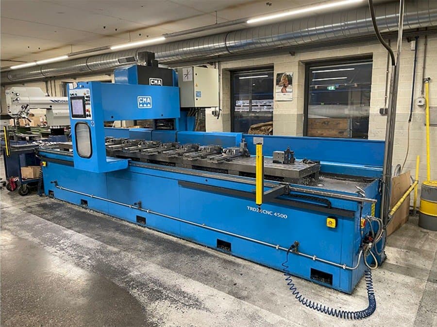 Vista frontal de la máquina CMA TRD28CNC 4500