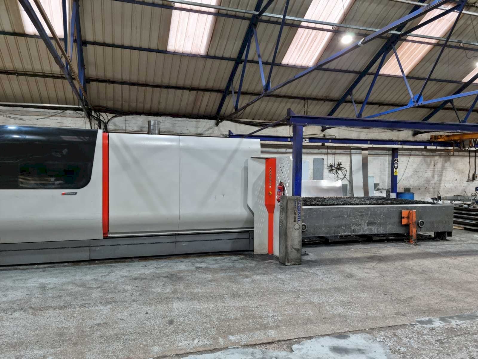 Vista frontal de la máquina Bystronic Bystar Fiber 4020 10KW