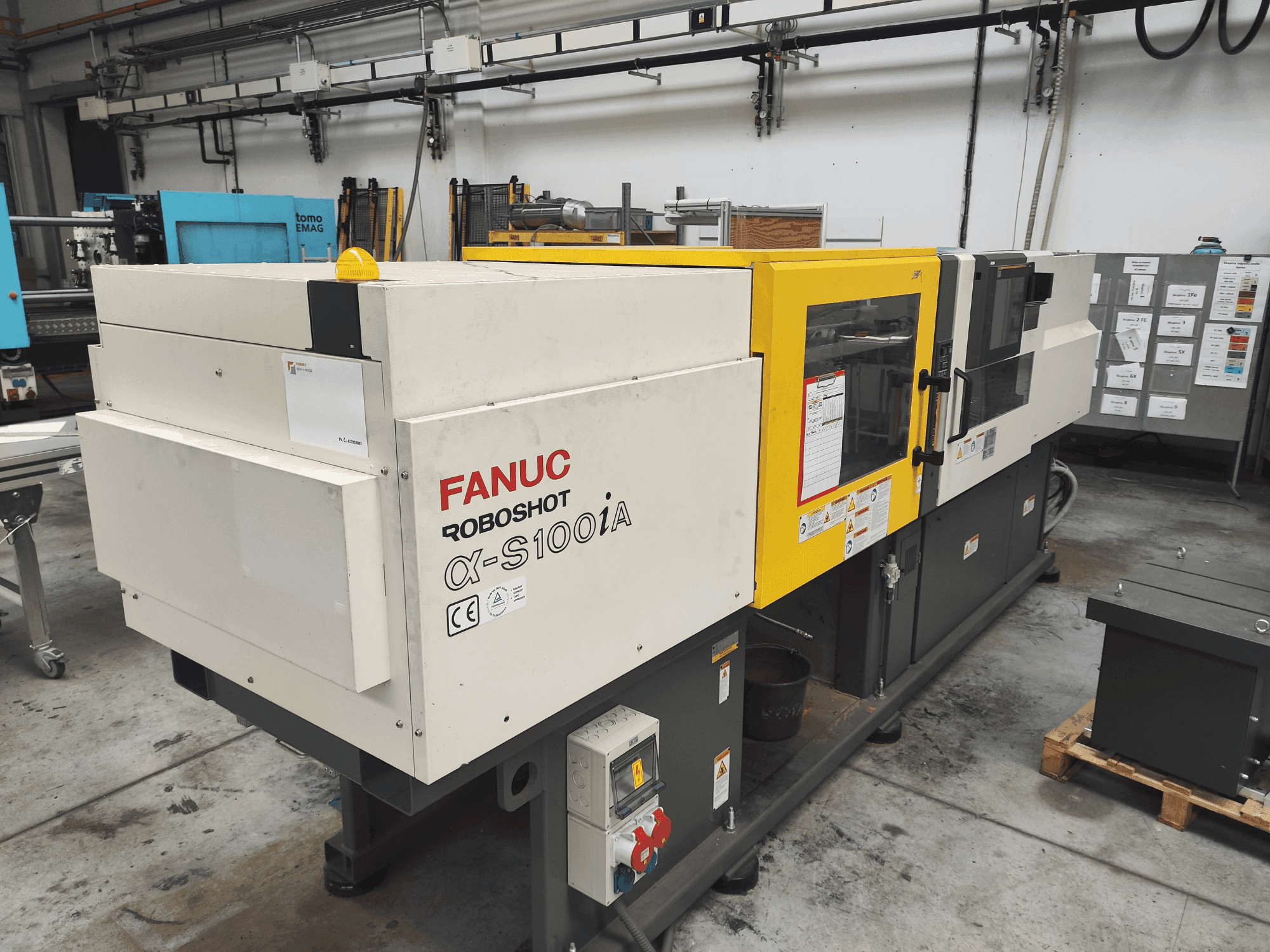 Vista frontal de la máquina FANUC α-S100A