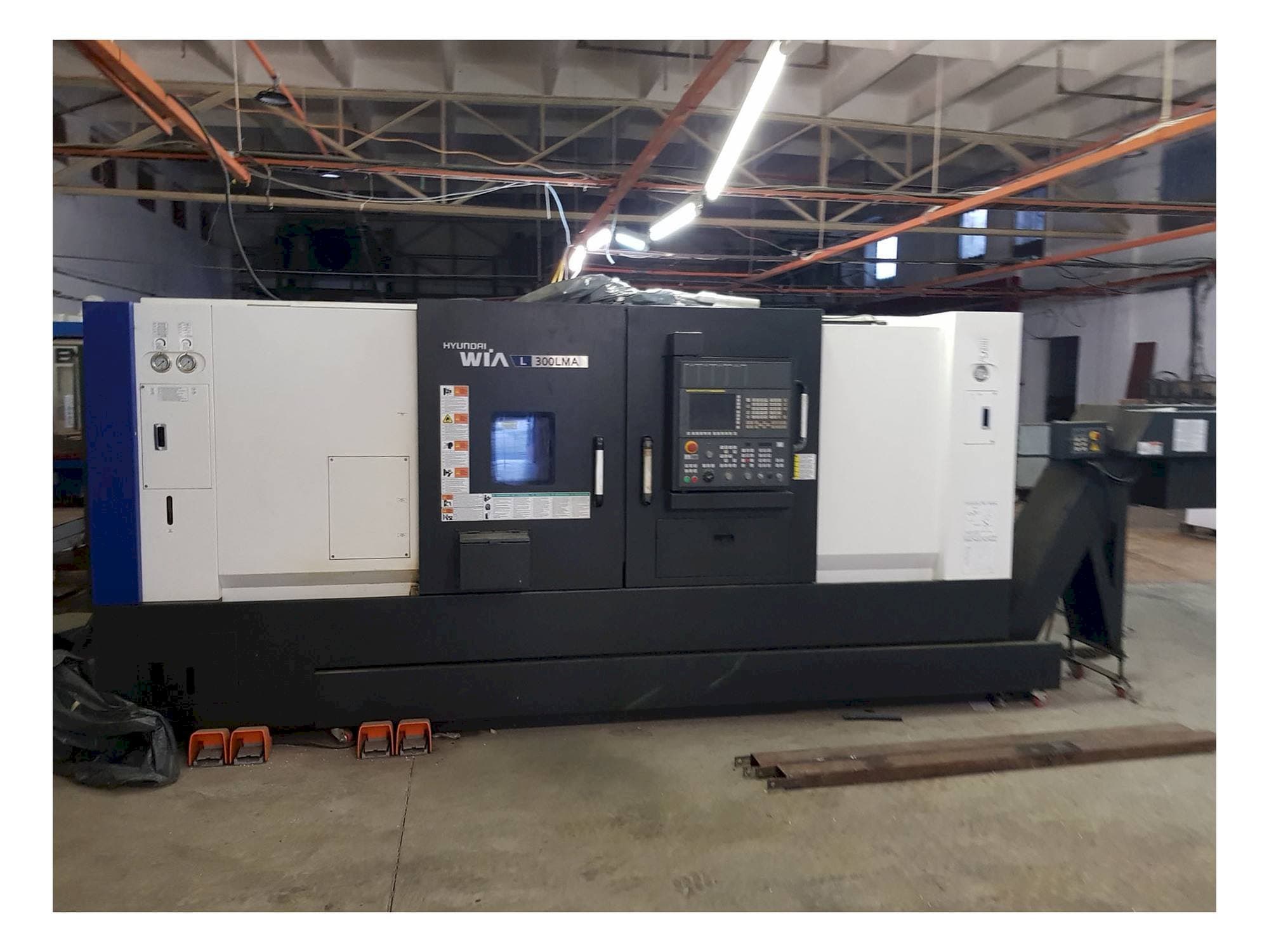 Vista frontal de la máquina Hyundai Wia L300LMA