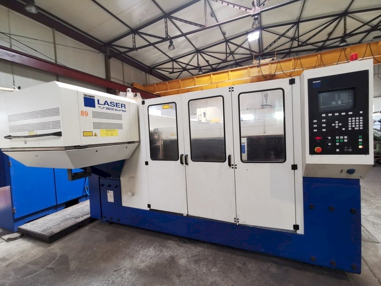 Vista frontal de la máquina Trumpf Trumatic L 4030