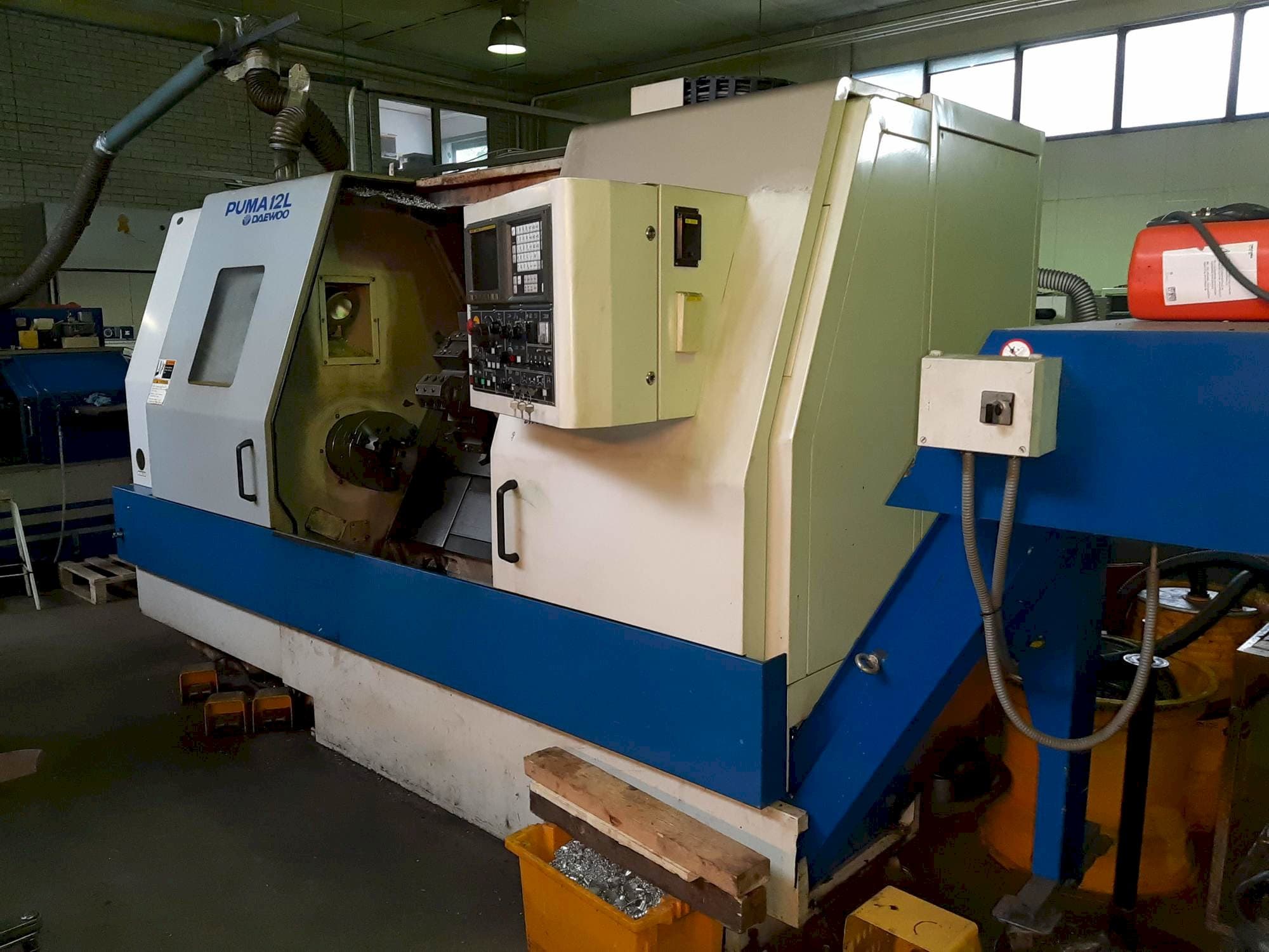 Vista frontal de la máquina DAEWOO PUMA 12L