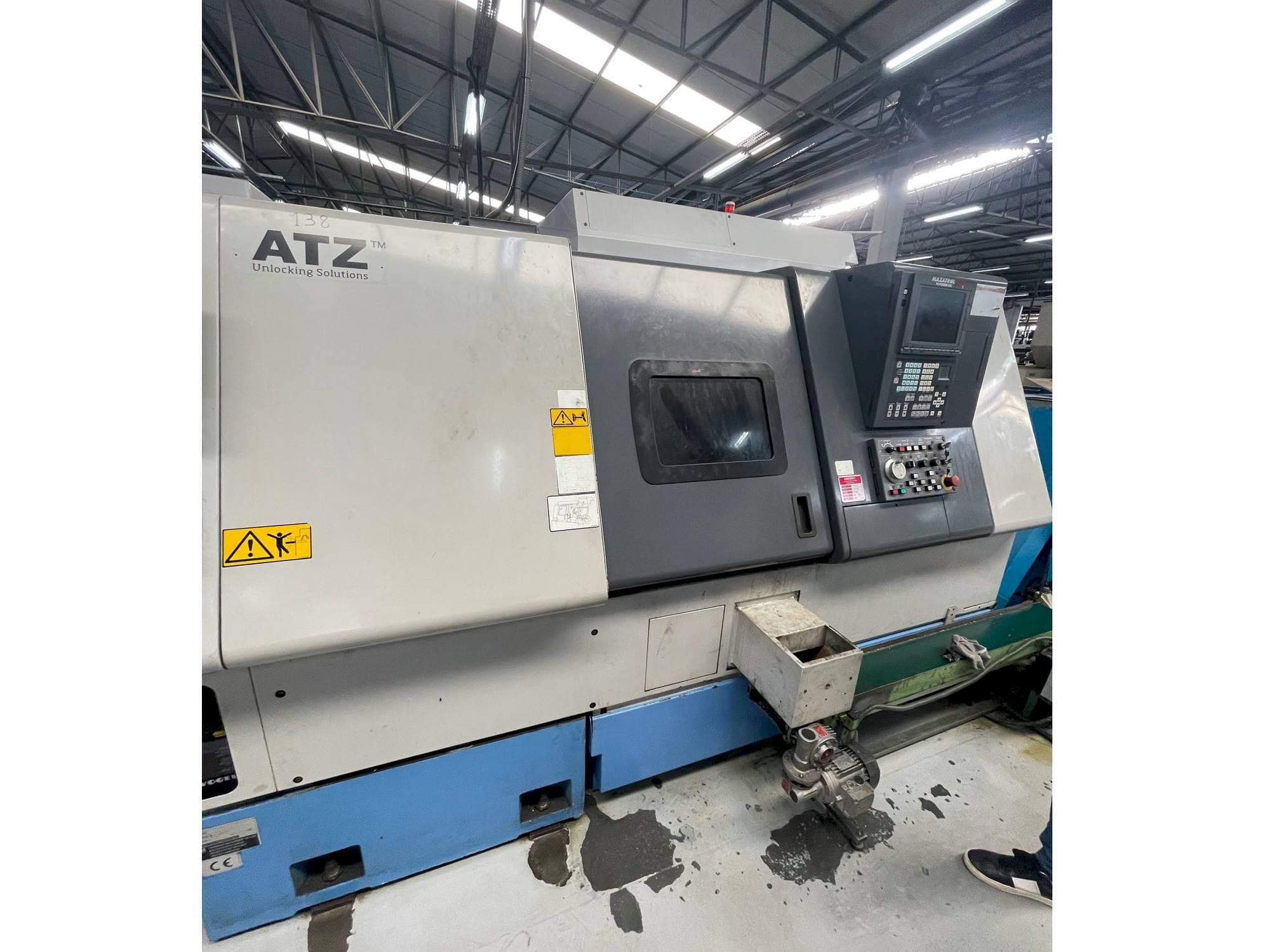 Vista izquierda de la máquina Mazak SQT 250MS