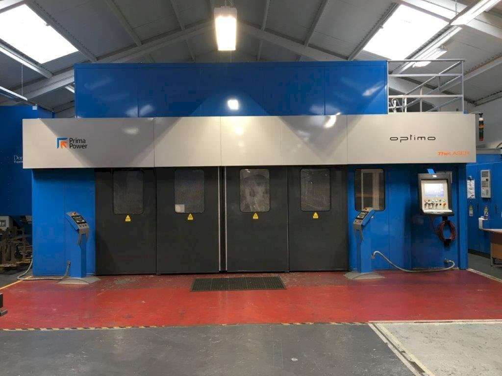 Vista frontal de la máquina Prima Power OPTIMO CV 4000