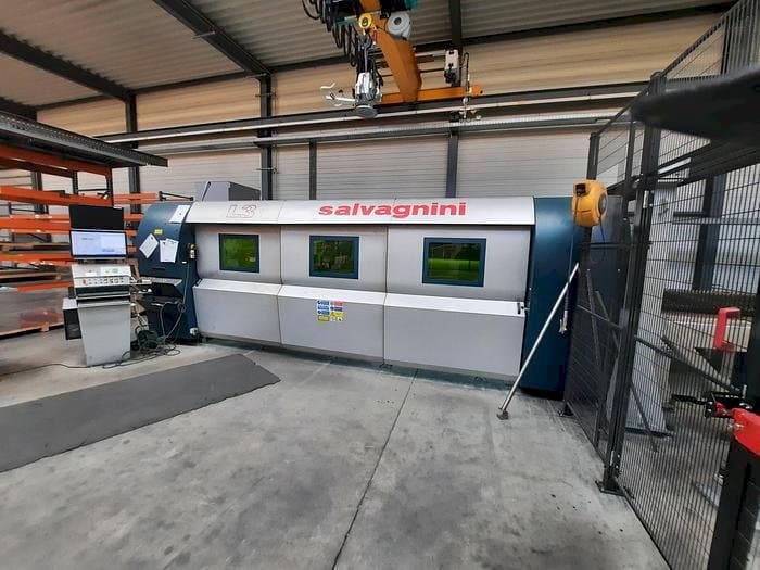 Vista frontal de la máquina Salvagnini L3 - 4020