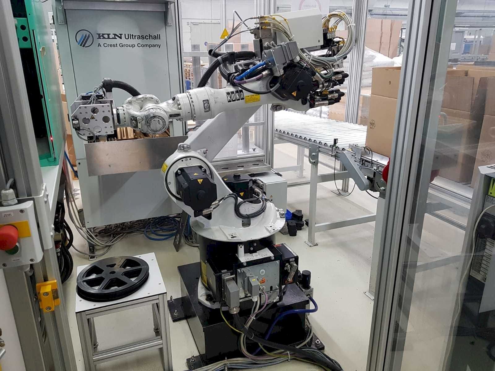 Vista frontal de la máquina KUKA KR 16