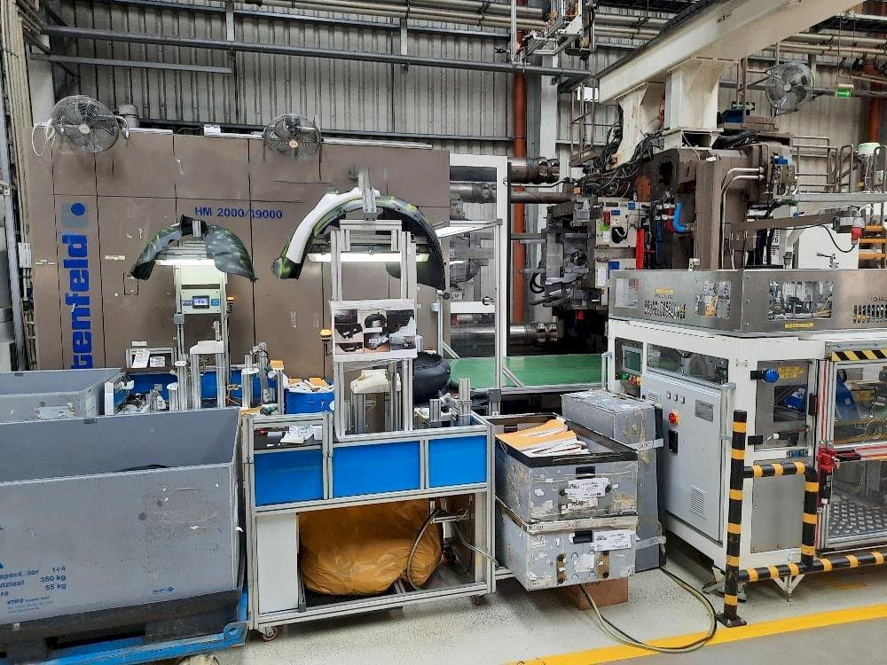 Vista frontal de la máquina Battenfeld HM2000/19000