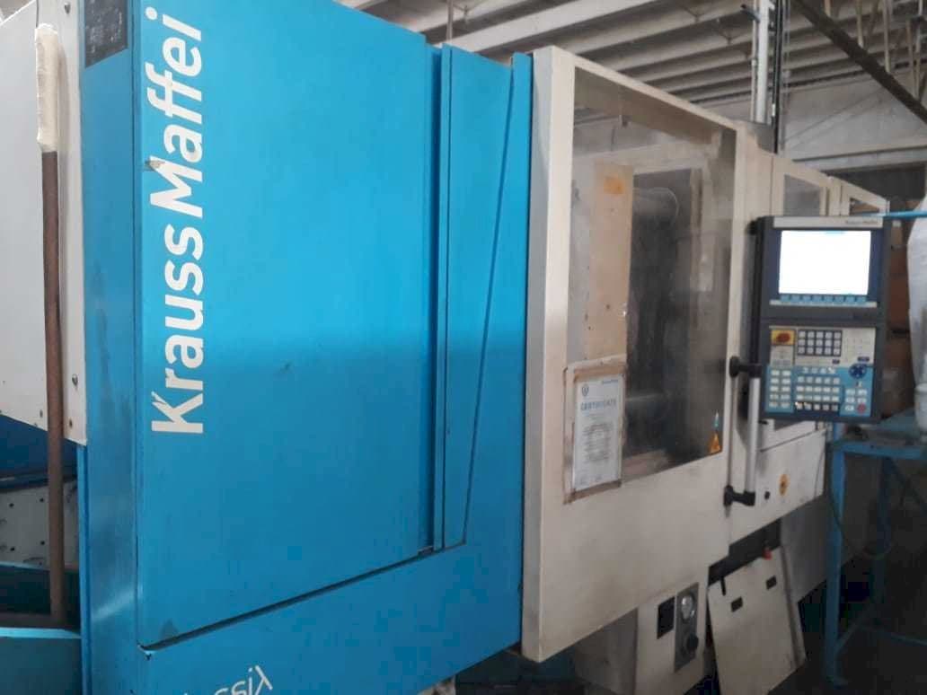 Vista frontal de la máquina Krauss Maffei 160/750 CX