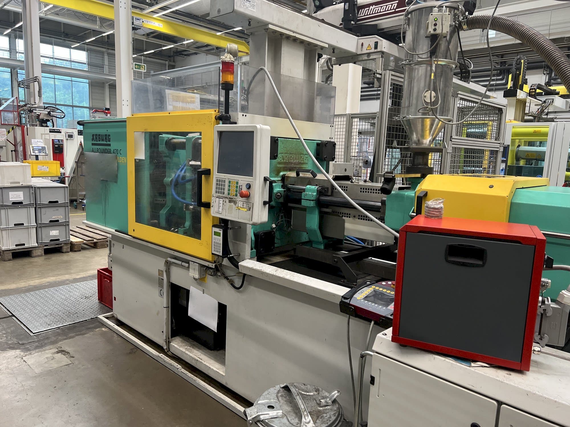 Vista frontal de la máquina Arburg 470C 1500 - 400
