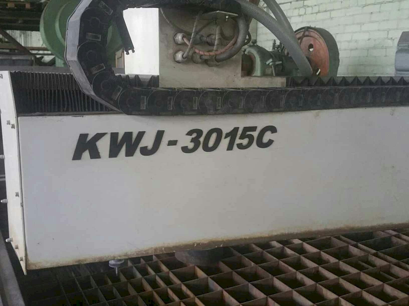 Vista frontal de la máquina Kenner KWJ 3020 C KMT Streamline SL-V 30