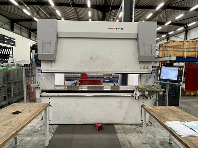 Vista frontal de la máquina PLACKE HQPB P595