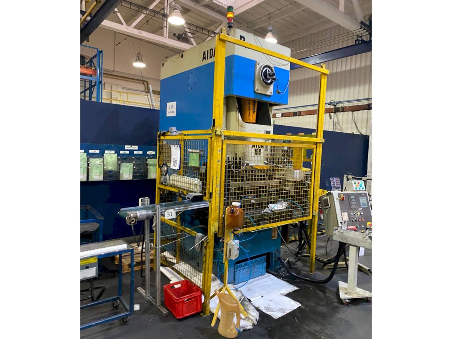 Vista frontal de la máquina AIDA NC 1-150