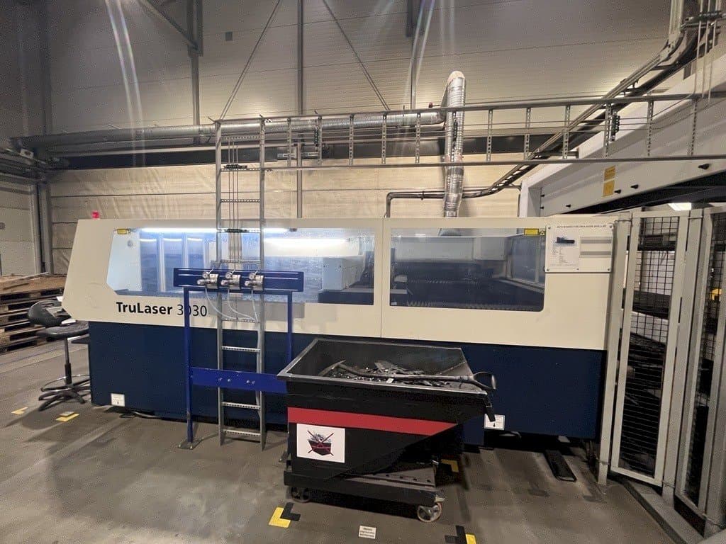 Vista frontal de la máquina TRUMPF TruLaser 3030 L30