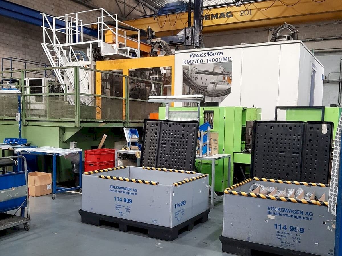 Vista frontal de la máquina Krauss Maffei 2700/19000 MC