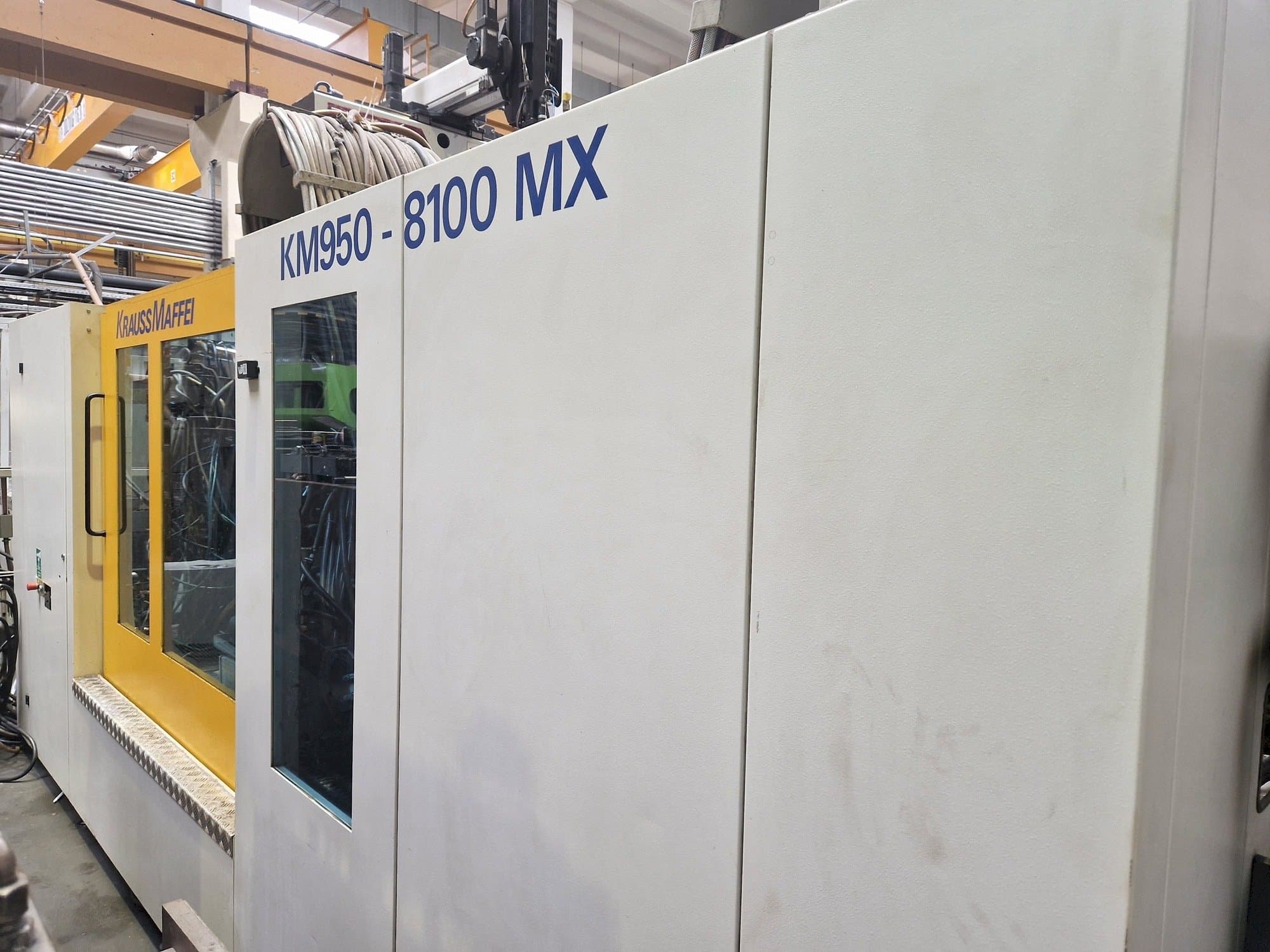 Vista frontal de la máquina Krauss Maffei 950-8100 MX