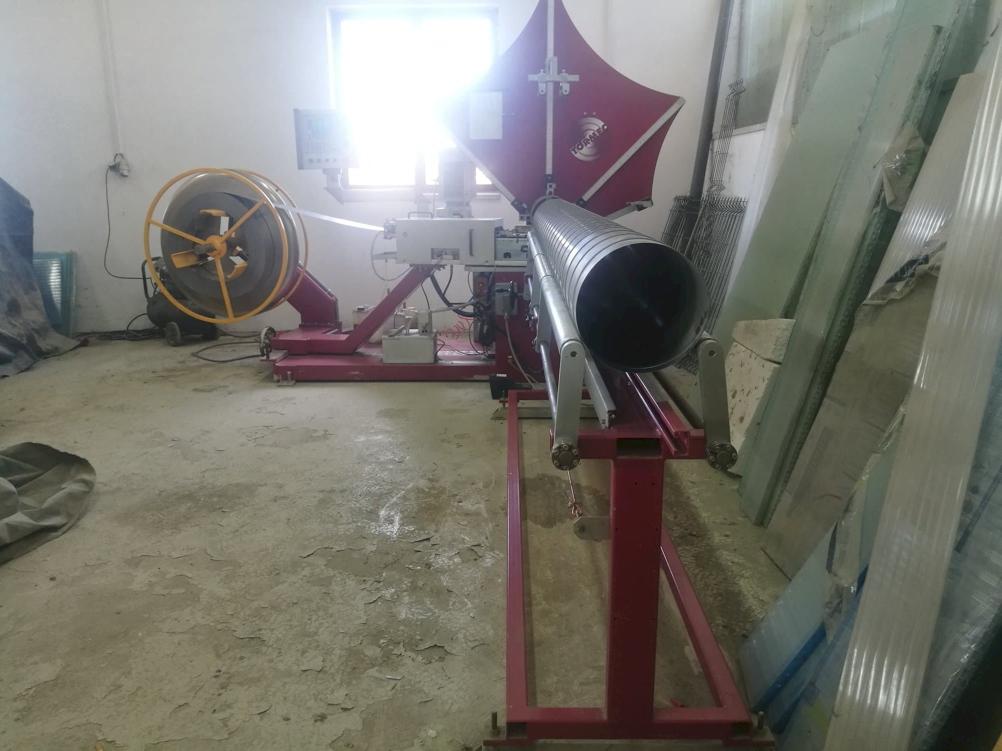 Vista frontal de la máquina Tormec Tubo-S