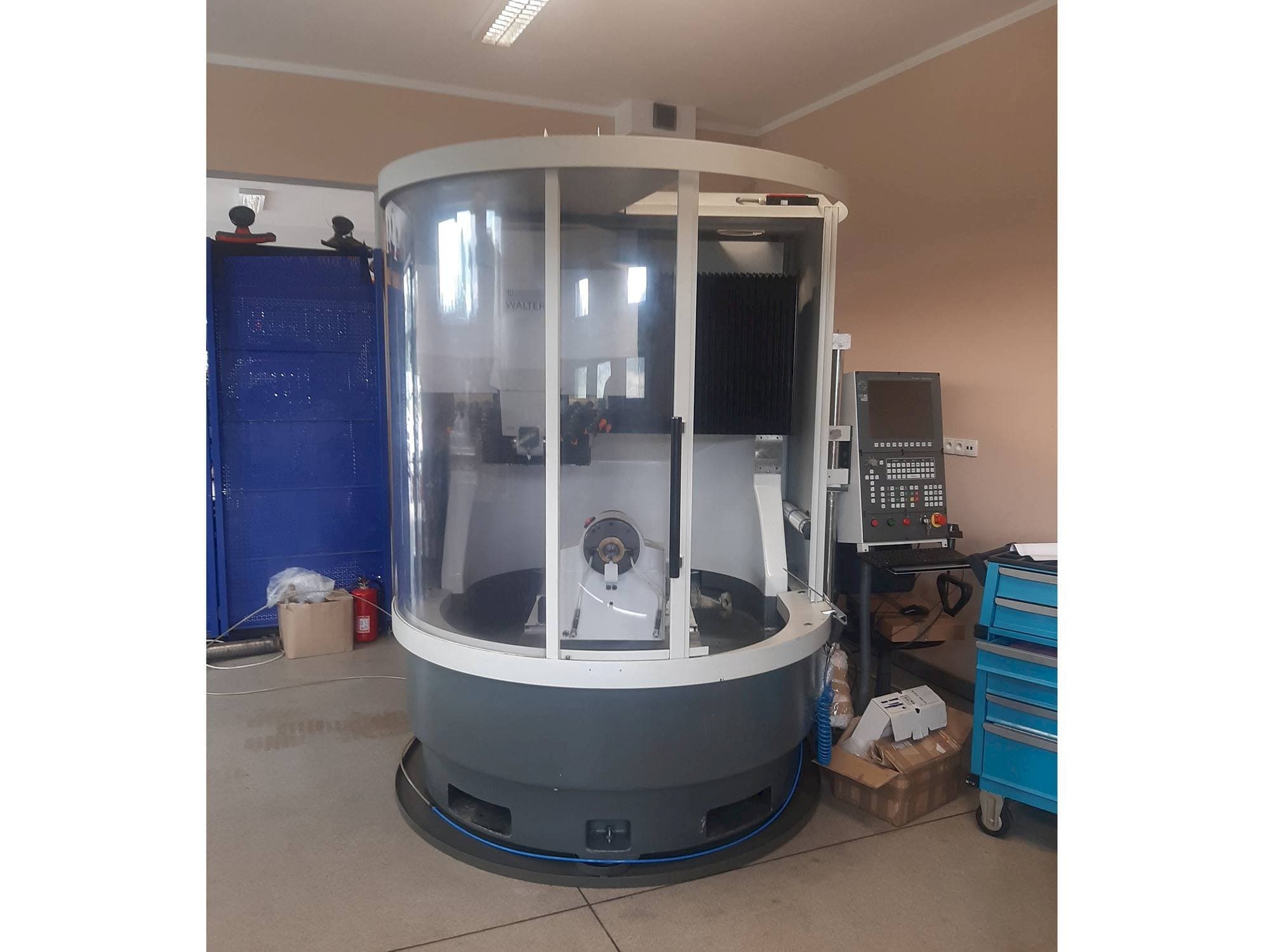 Vista frontal de la máquina Walter