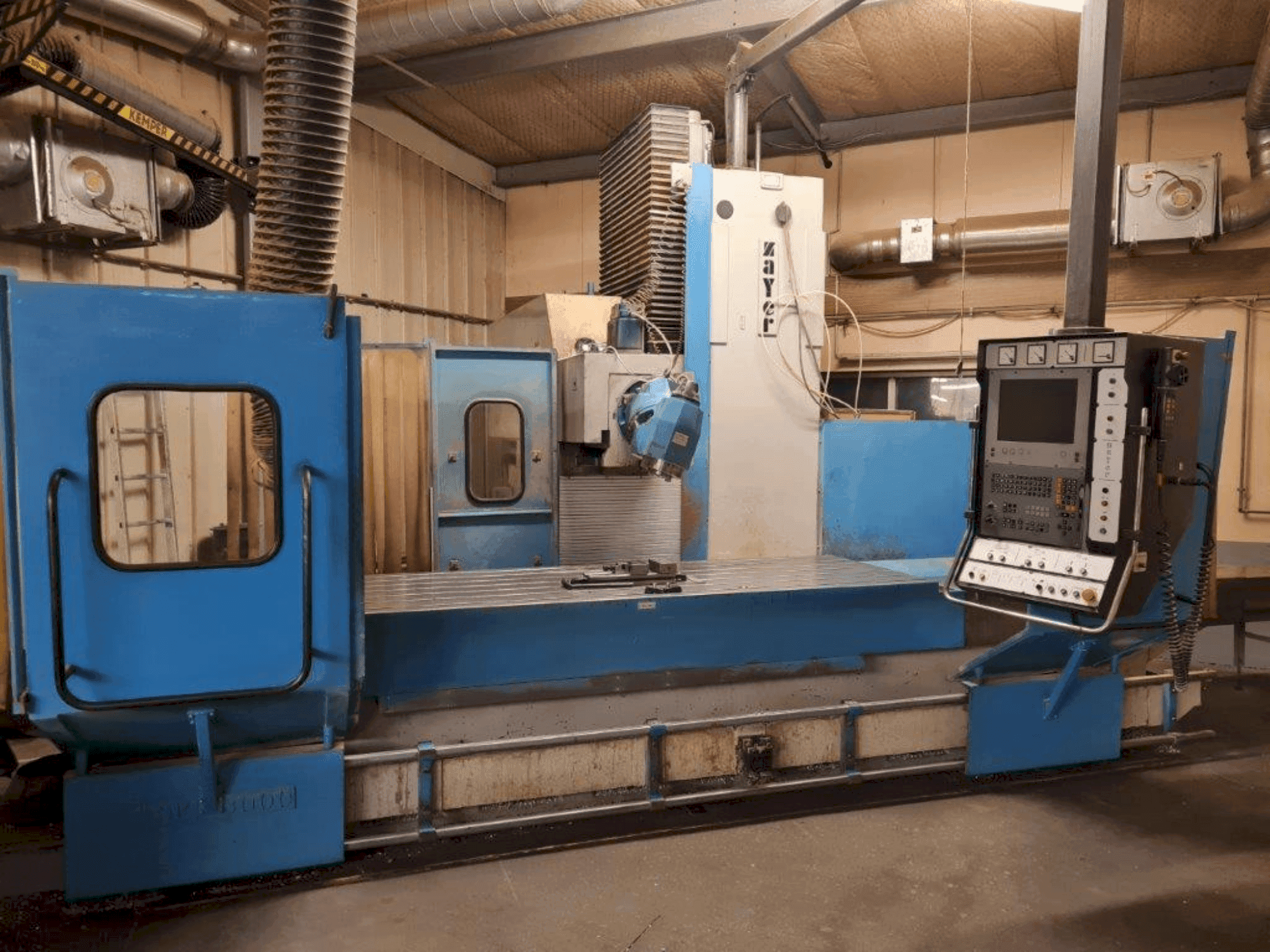 Vista frontal de la máquina Zayer 30KF3000