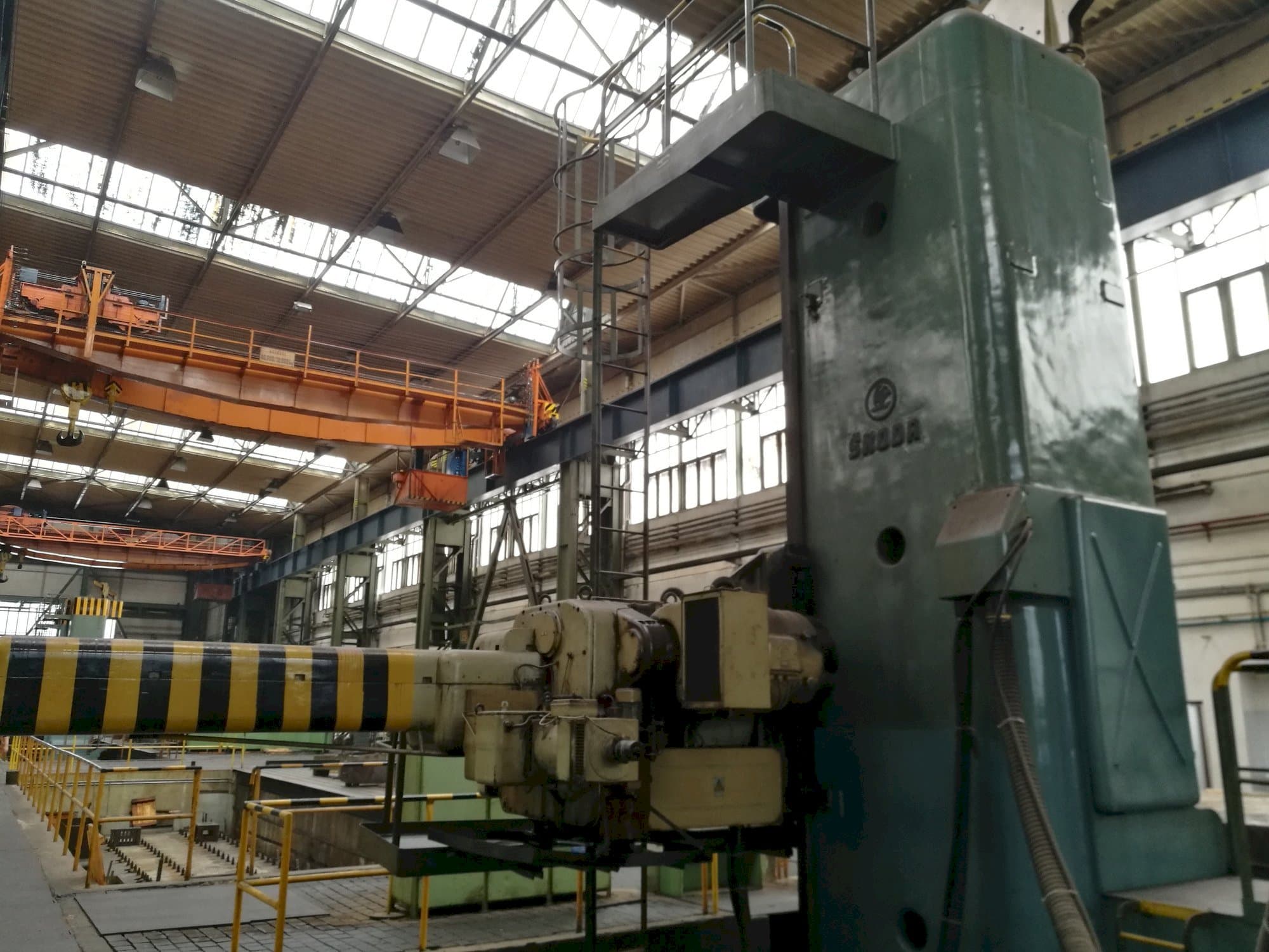 Vista frontal de la máquina SKODA WDA 200