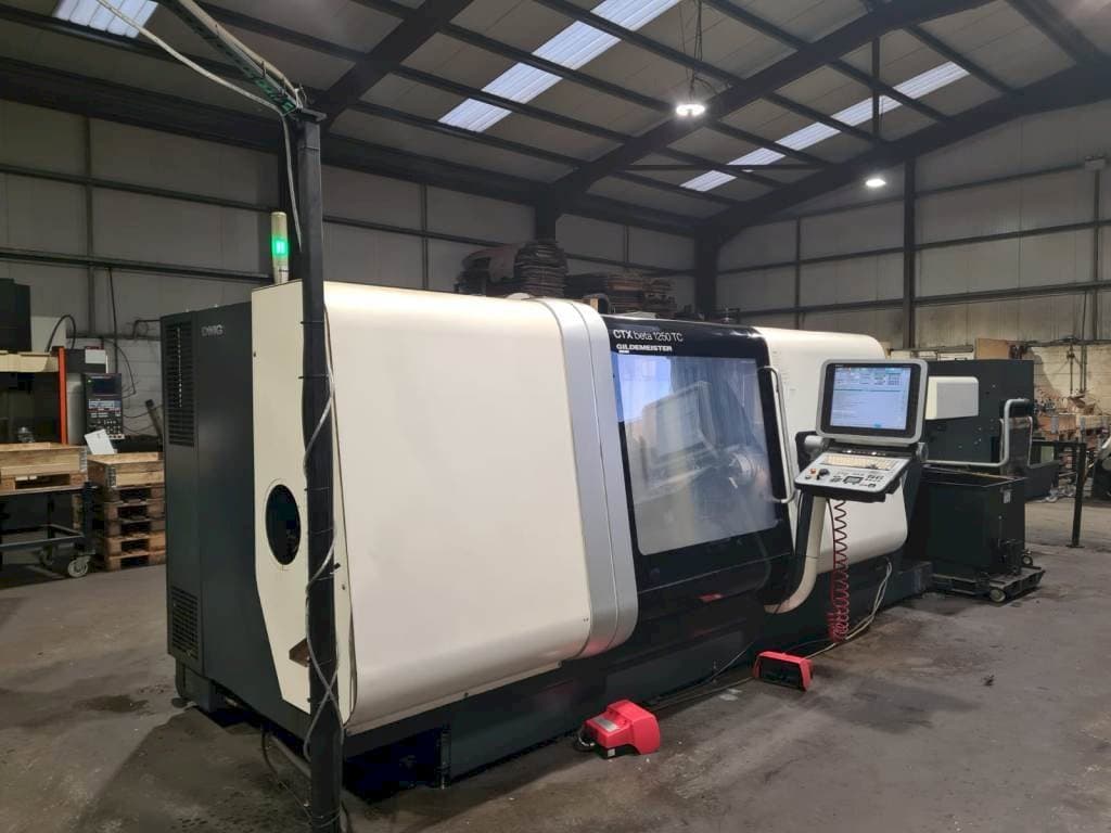 Vista frontal de la máquina DMG GILDEMEISTER CTX beta 1250 TC