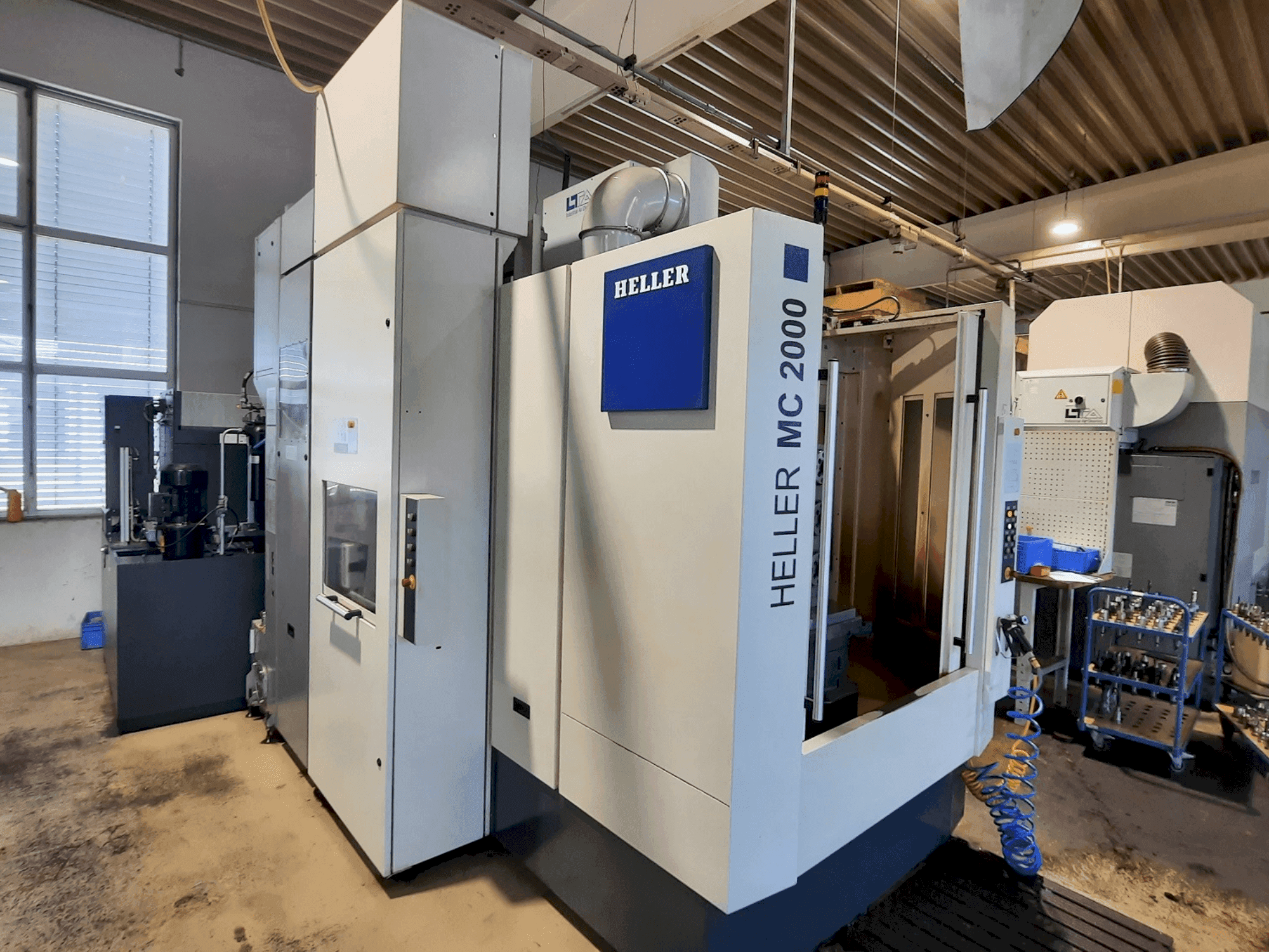 Vista frontal de la máquina HELLER MC 2000