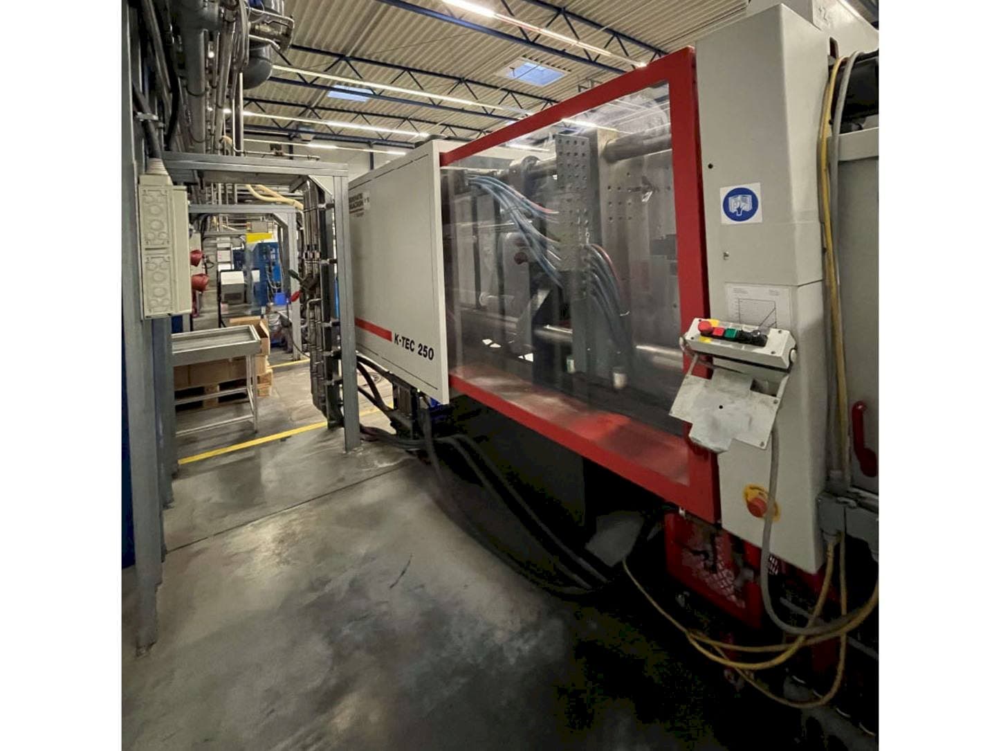 Vista frontal de la máquina FERROMATIK K-Tec 250