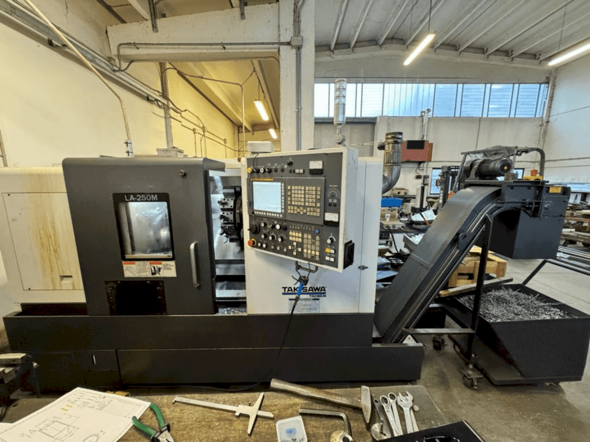 Vista frontal de la máquina Takisawa LA-250M