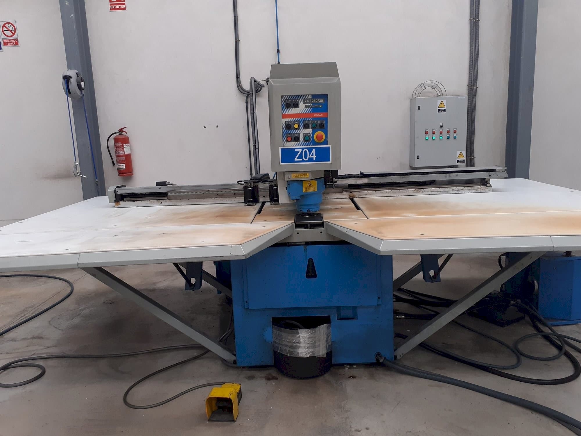 Vista frontal de la máquina Euromac ZX125-30