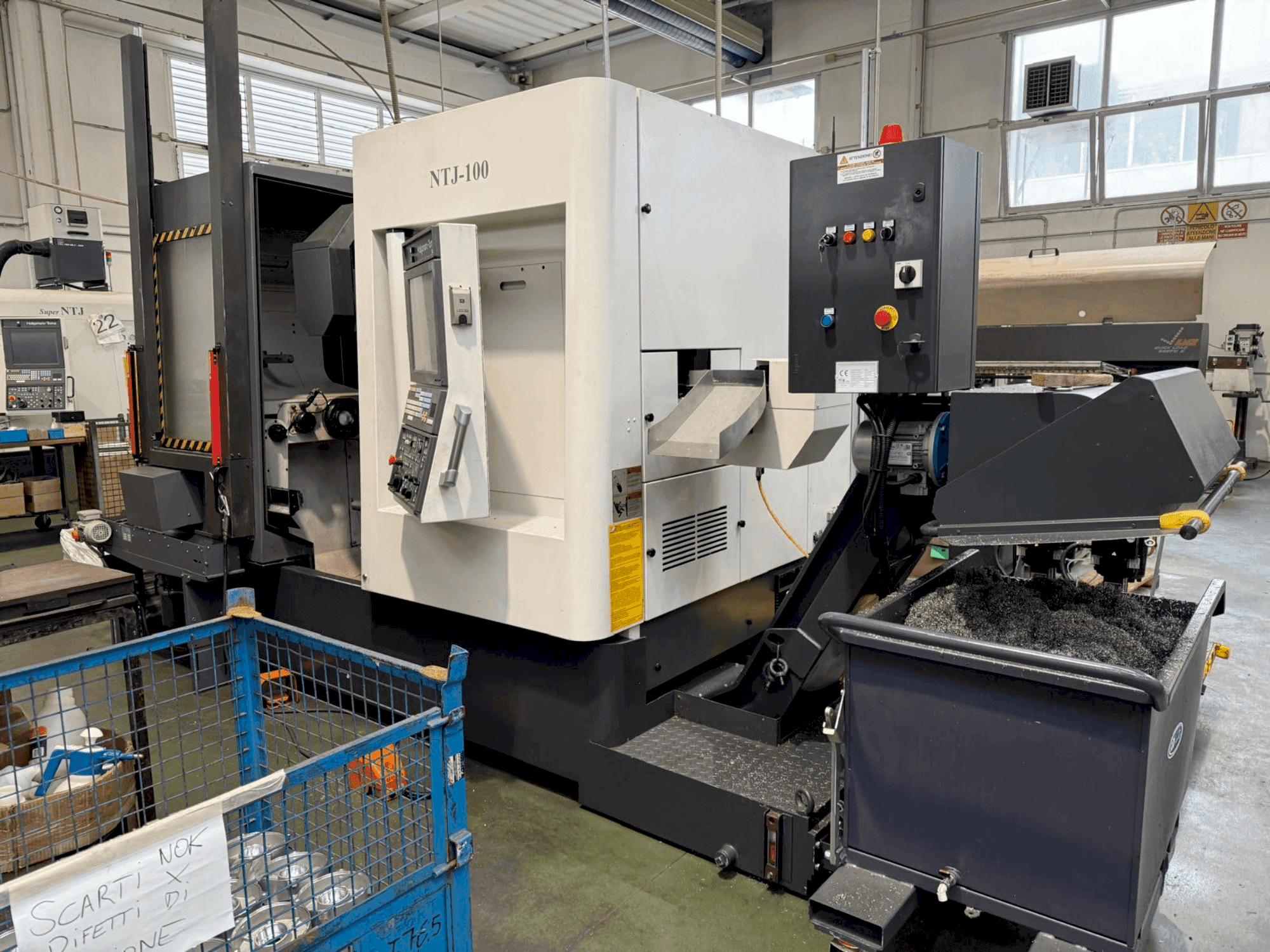 Vista frontal de la máquina NAKAMURA Super NTJ100