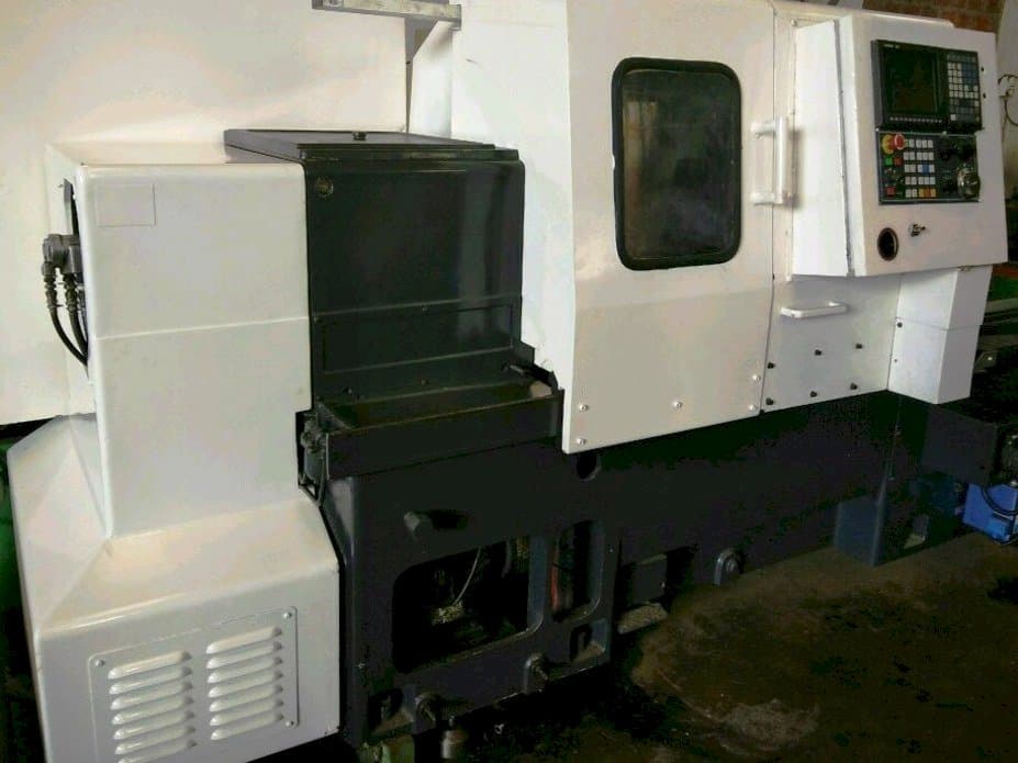 Vista frontal de la máquina MORI SEIKI TL3