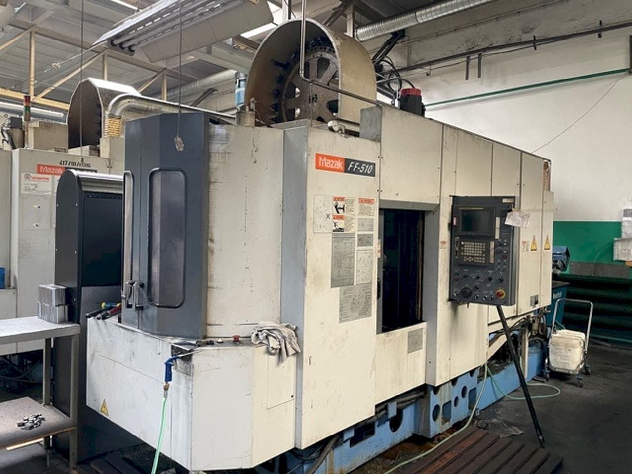 Vista frontal de la máquina Mazak FF510