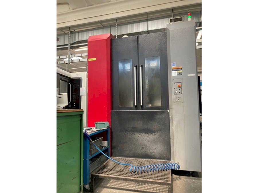 Vista frontal de la máquina OKK HMC 500