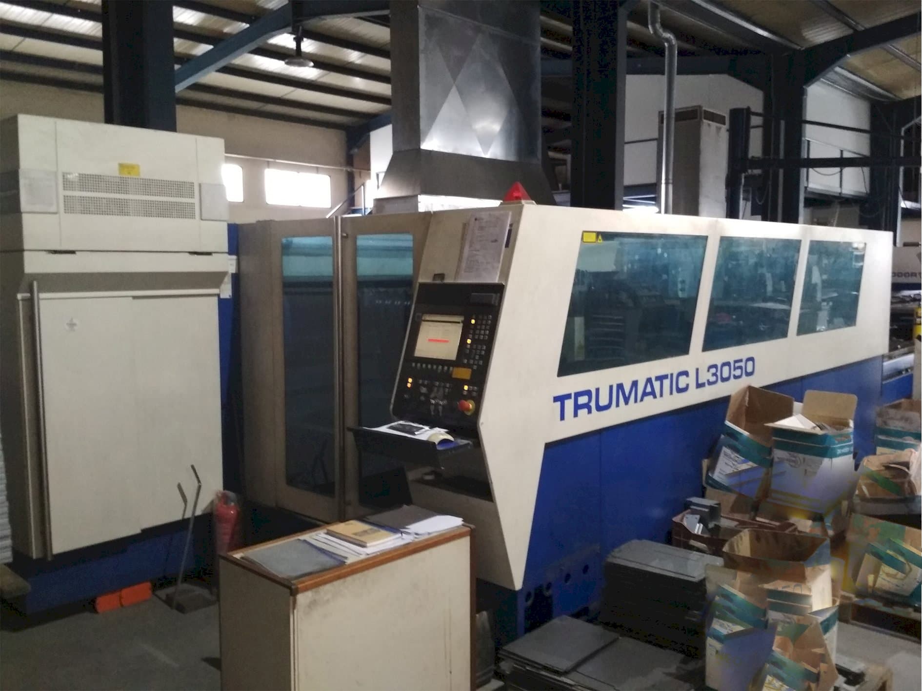 Vista frontal de la máquina Trumpf Trumatic L3050 5kw