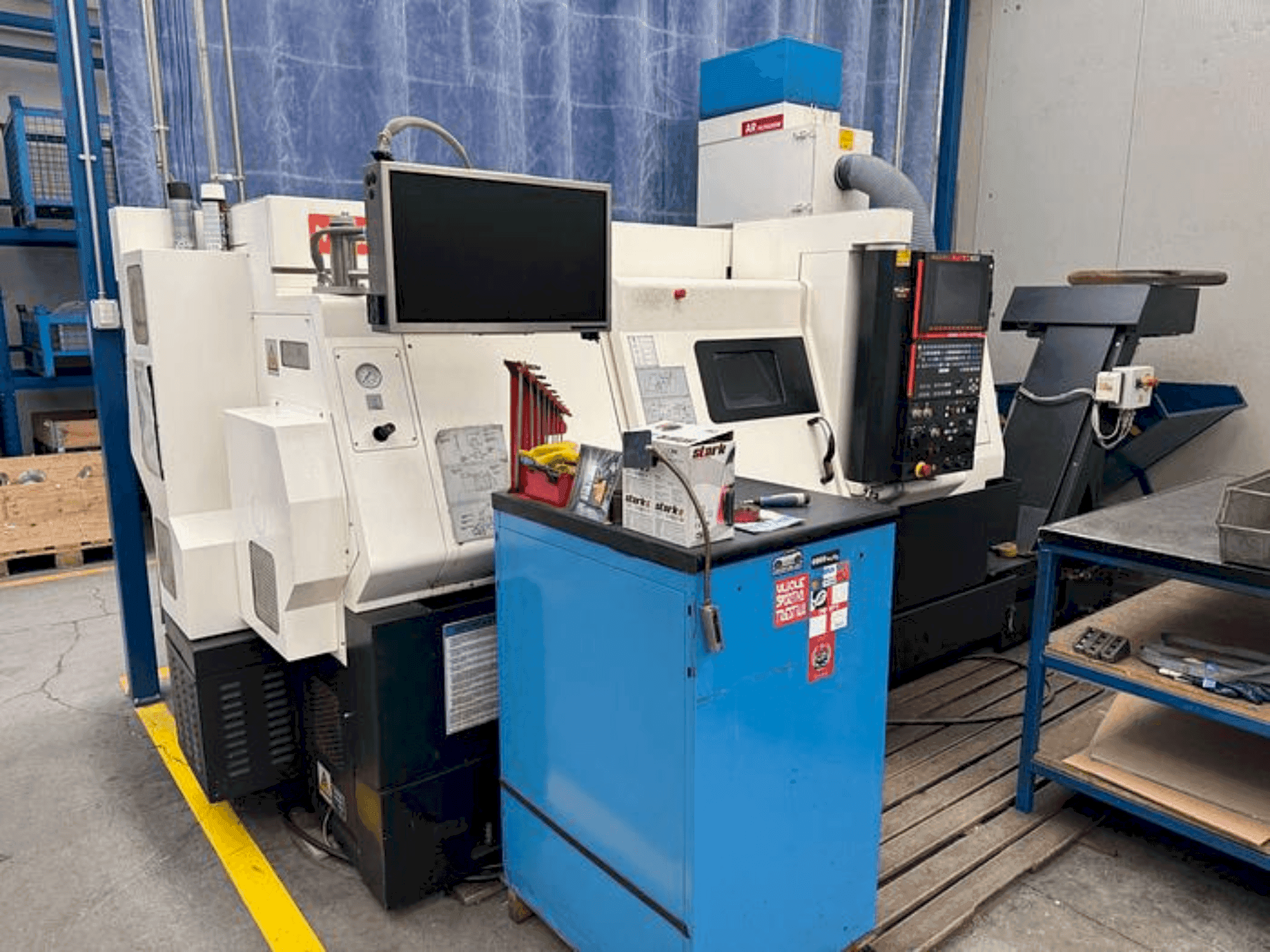 Vista frontal de la máquina Mazak QTN 250 M X 1000