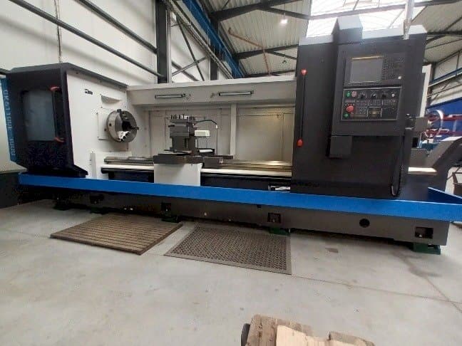 Vista frontal de la máquina Ningbo Oturn CK61100E-3000