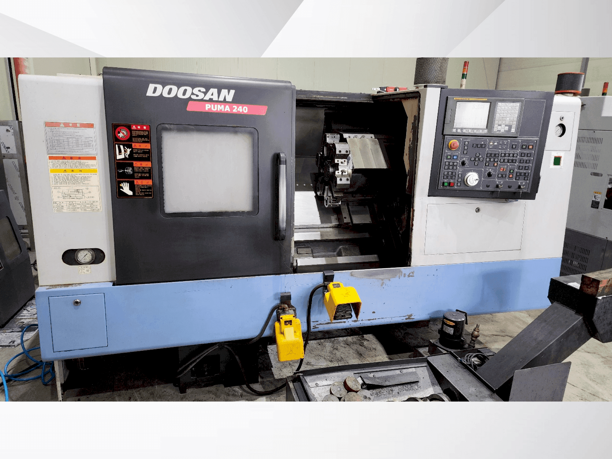 Vista frontal de la máquina DOOSAN PUMA 240B