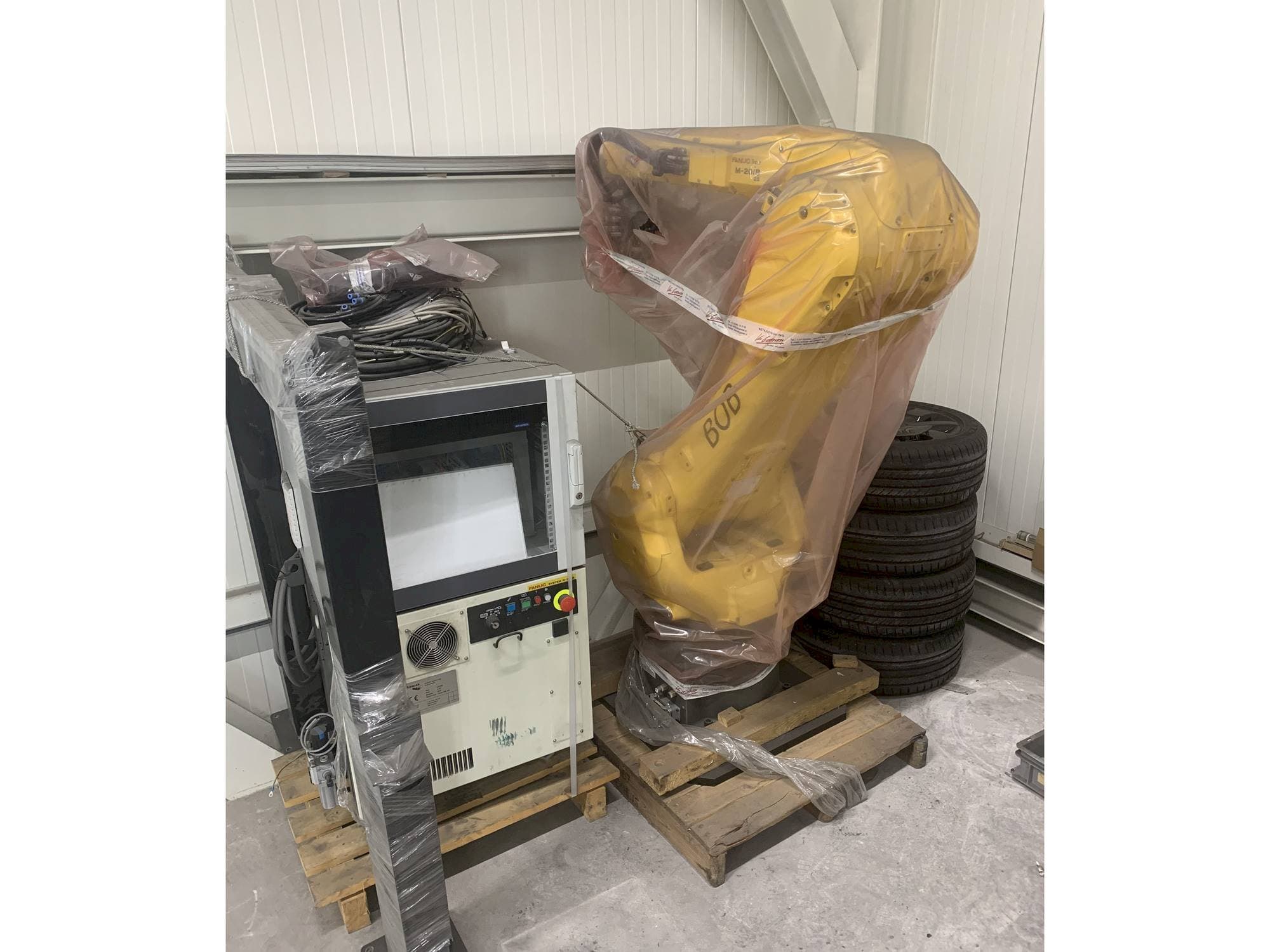 Vista frontal de la máquina FANUC M-20iB