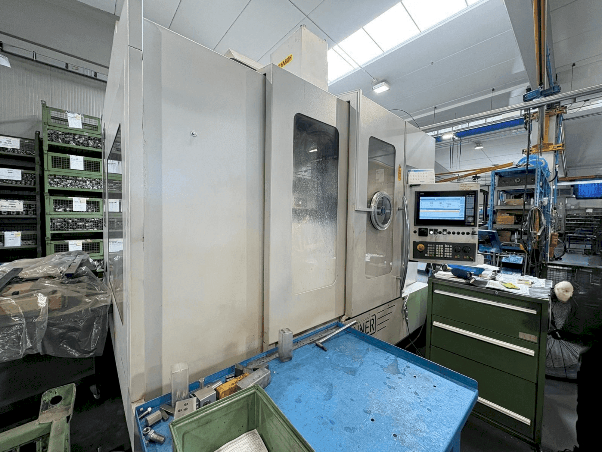 Vista frontal de la máquina SPINNER VC-1150 Compact