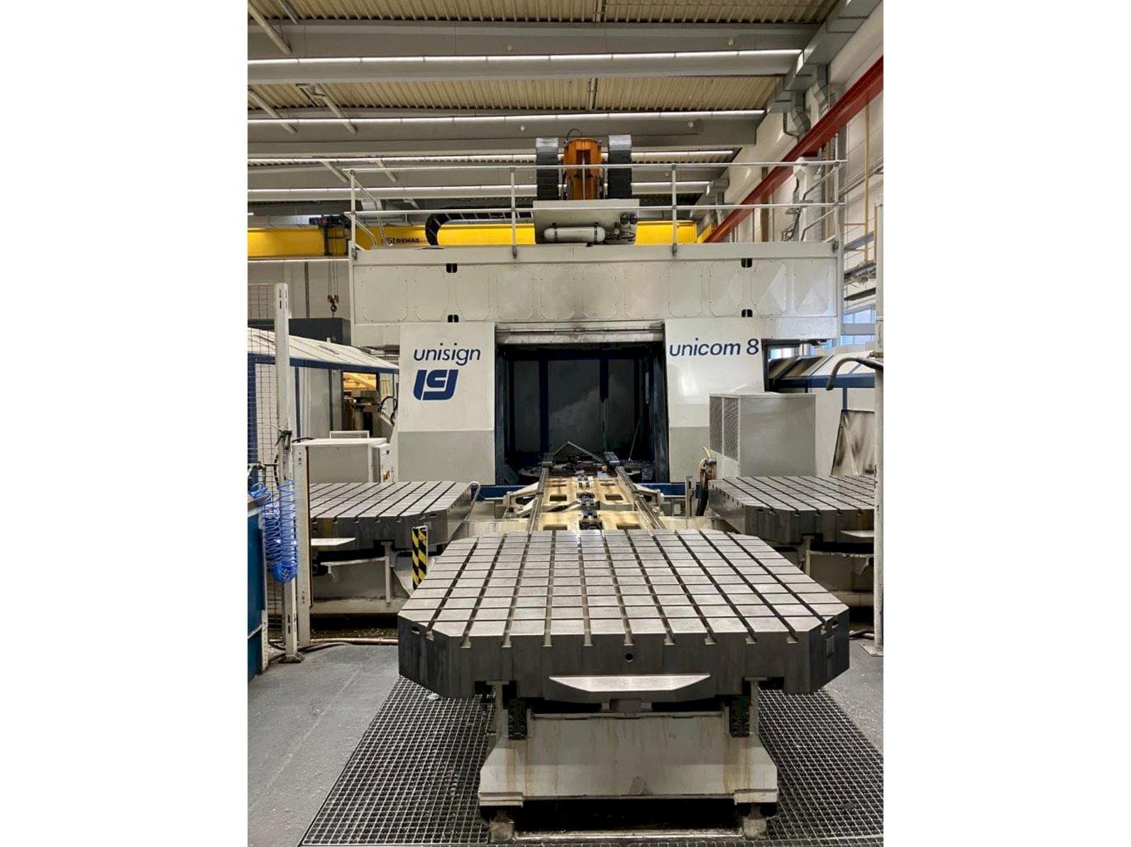 Vista frontal de la máquina Unisign Unicom 8