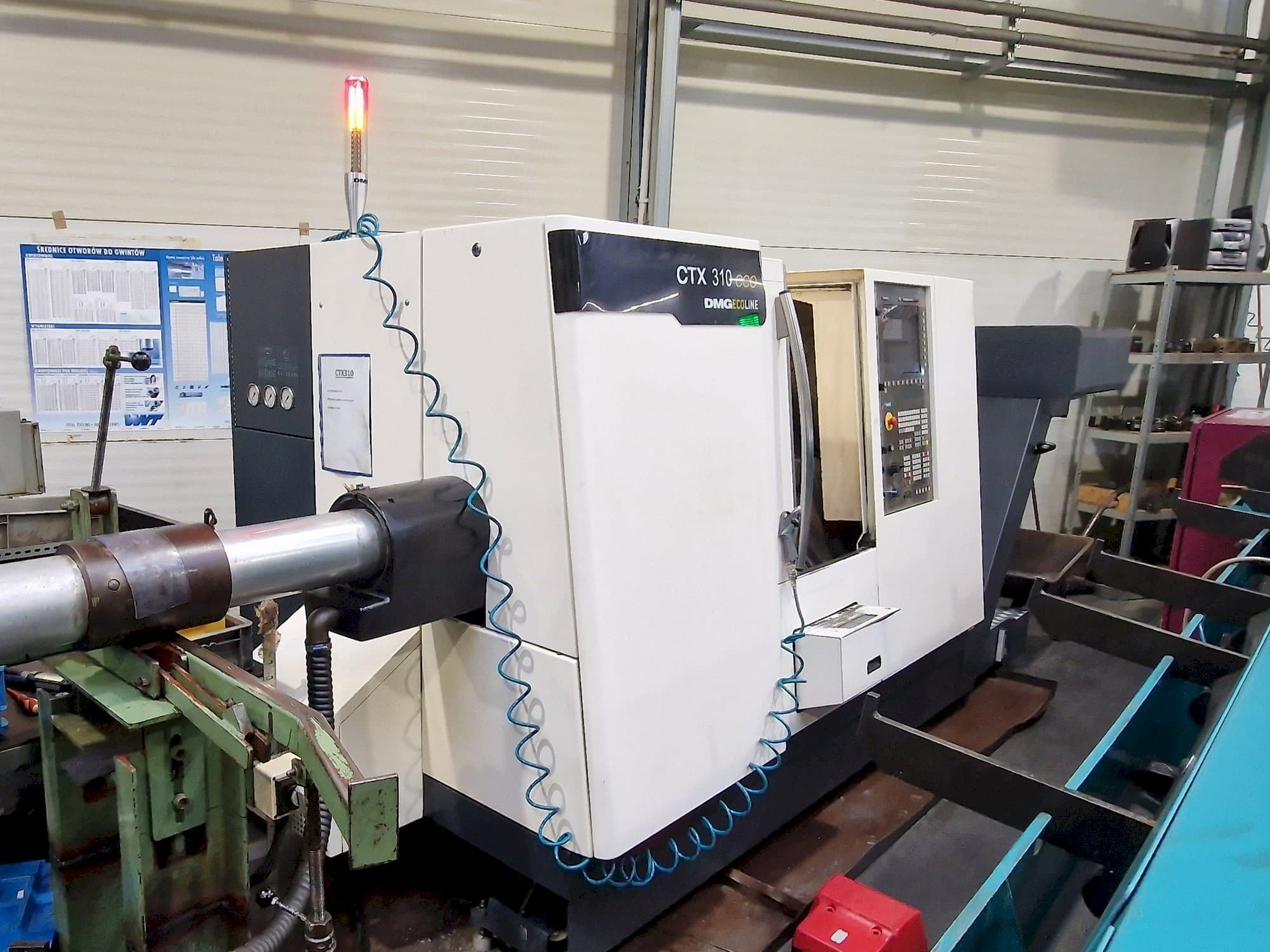 Vista lateral izquierda de la máquina DMG CTX 310 ecoline