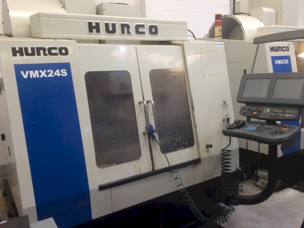 Vista frontal de la máquina Hurco VMX24S