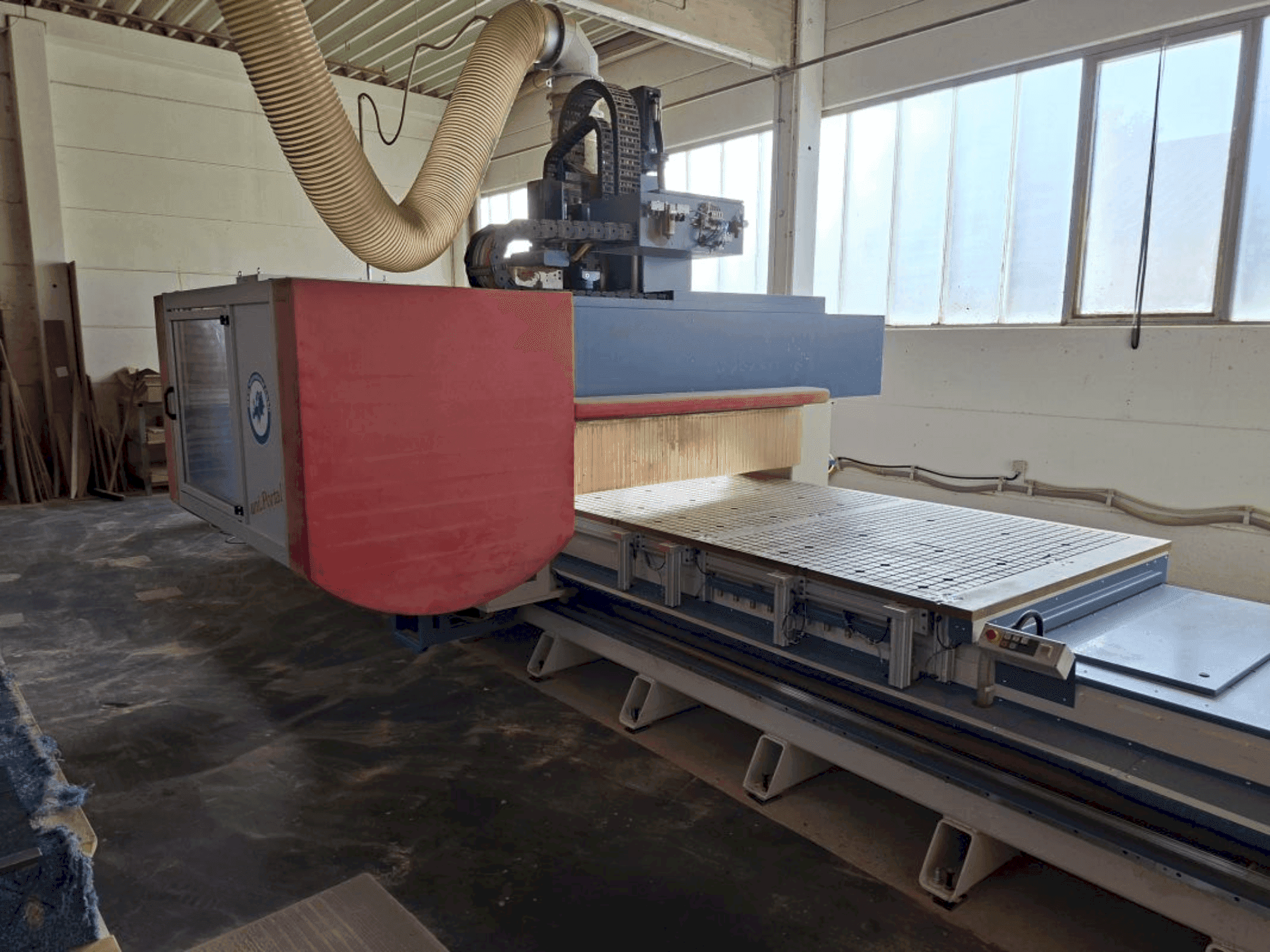 Vista frontal de la máquina MKM UNI Portal 50/15 RO